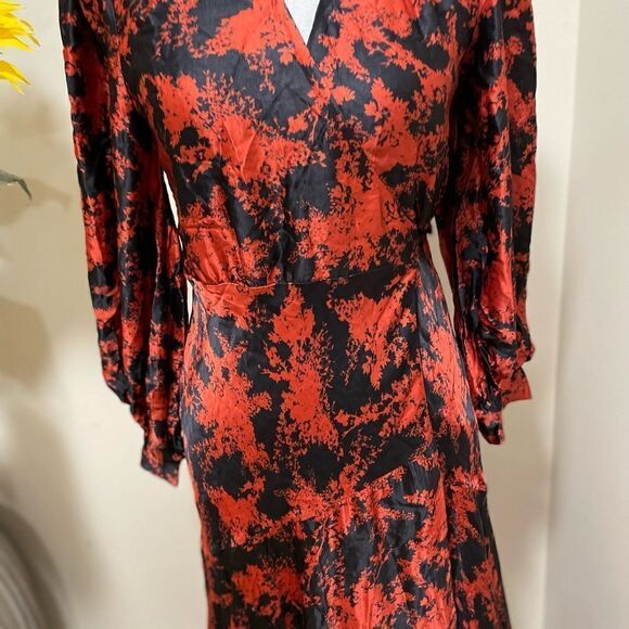 New Anthropologie Caballero Abstract Wrap Midi Dress
Retail $248
Plus XS - Picture 6 of 11